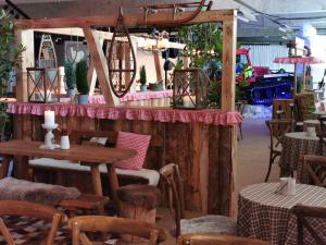 Holzbank mit Lehne 4